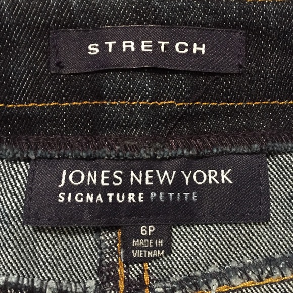 NWOT Jones New York Signature Petite Stretch Jeans - Picture 2 of 3